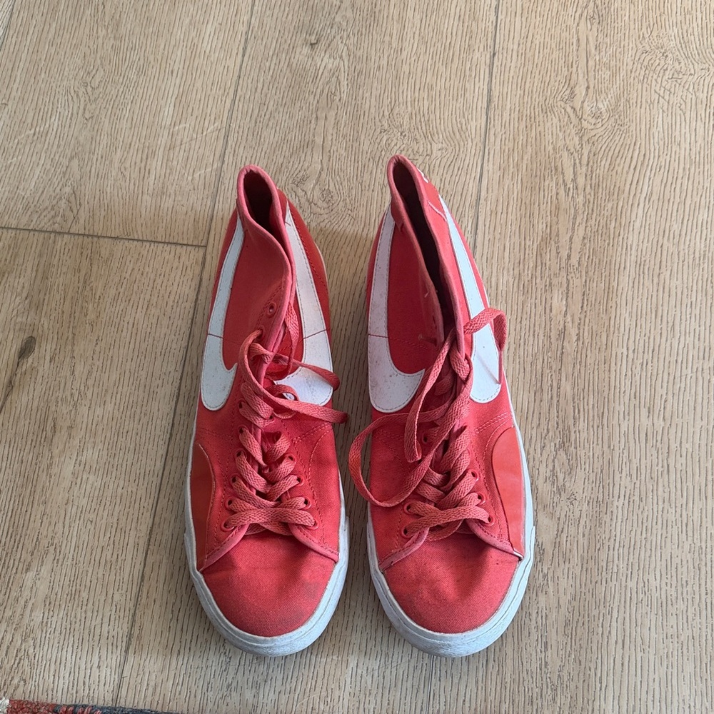Nike Women's Red and White Sneakers